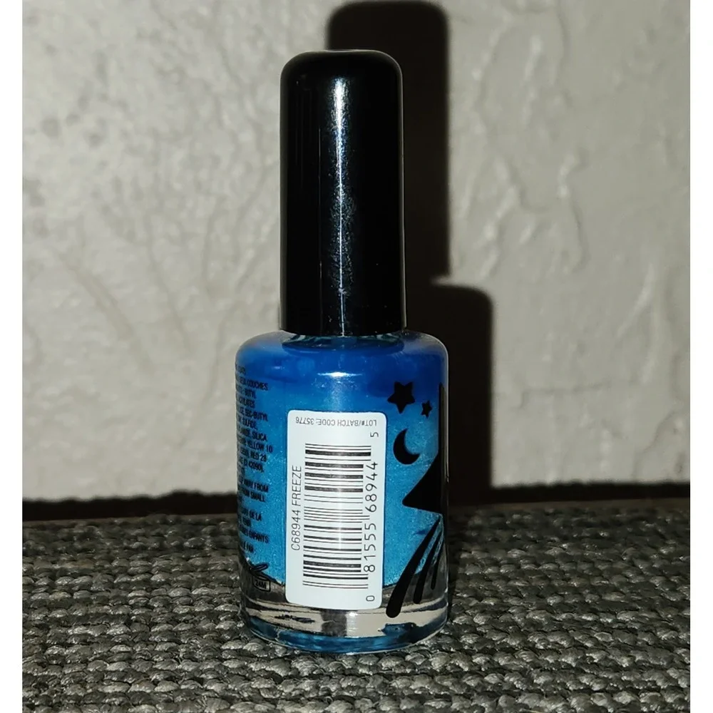 L.A Colors Glow‎ In The Dark Nail Polish~FREEZE (C68944) NEW